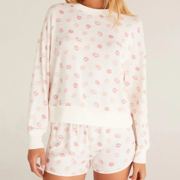 Z Supply Other - Z supply set cream lips soft cozy lounge wear top and shorts size large